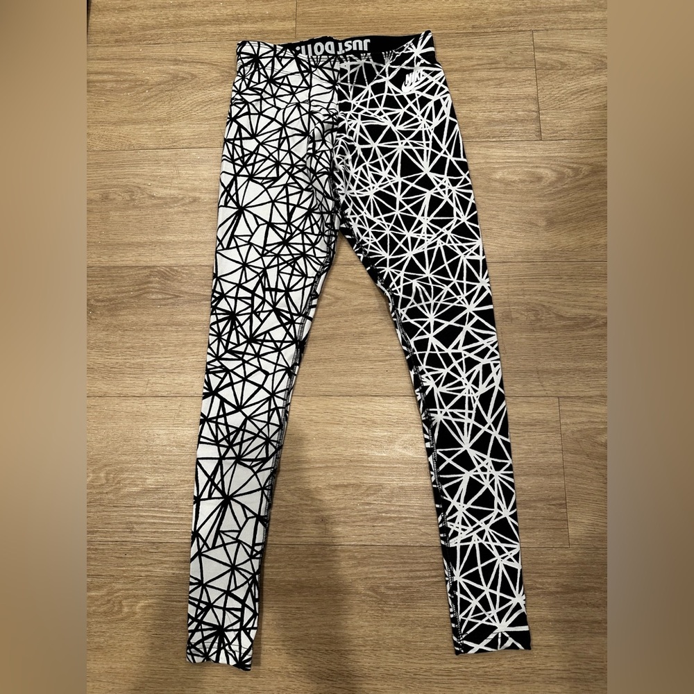 Excellent condition, Nike black and white reverse print leggings, XS